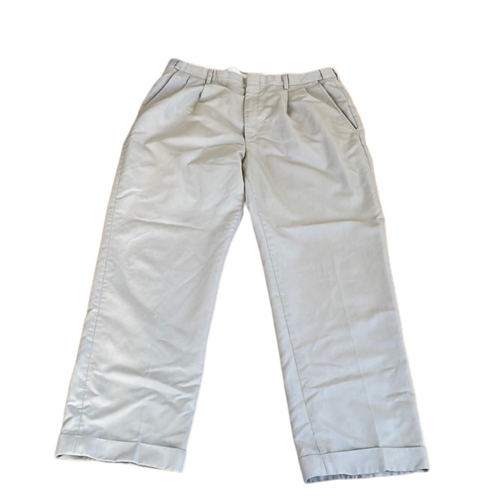 Haggar men’s pleated lightweight khaki pants. 36 x 30. Used